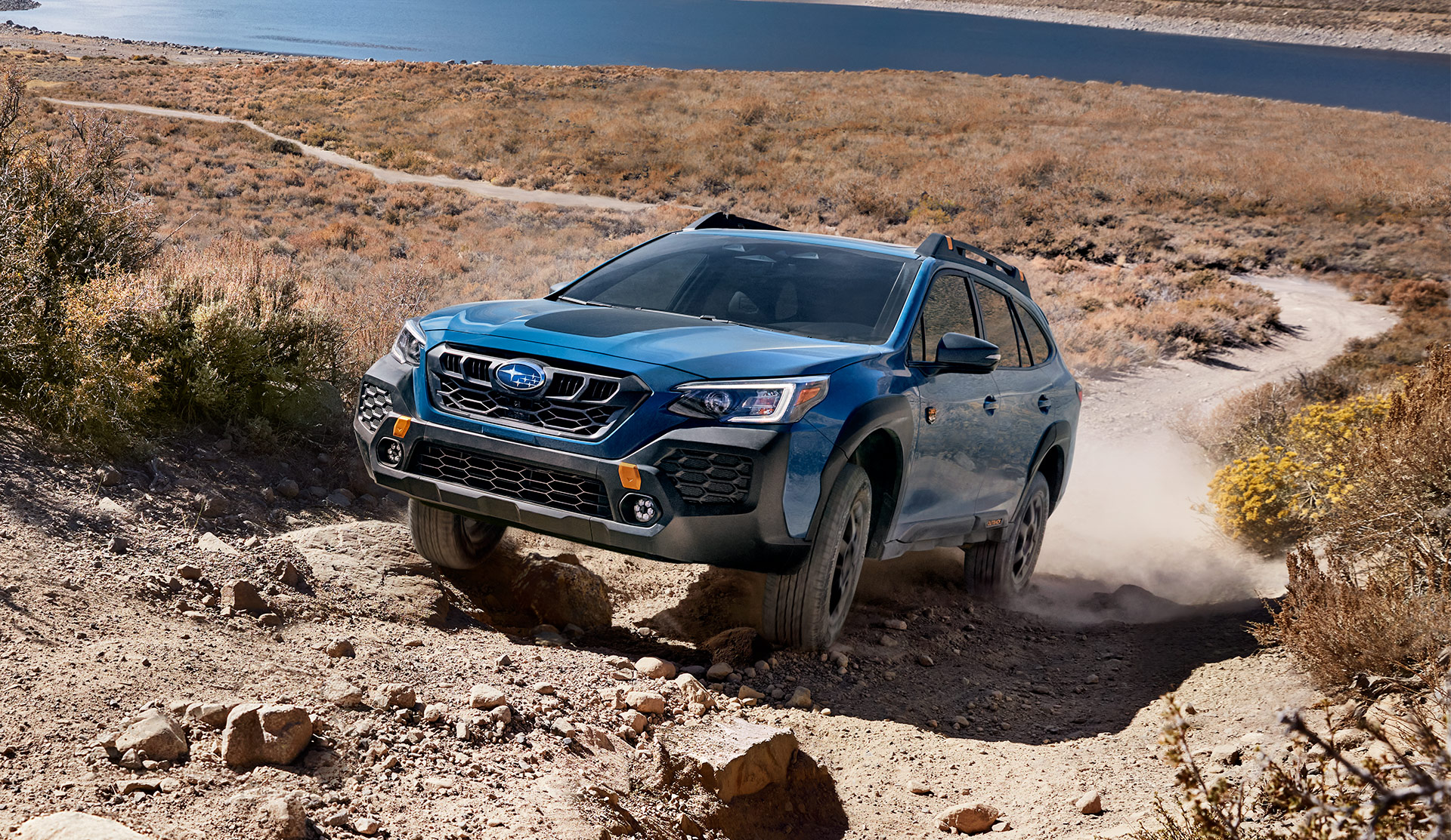 Subaru Outback Wilderness 2025 Outback Wilderness 2025 parcourant un sentier hors piste.